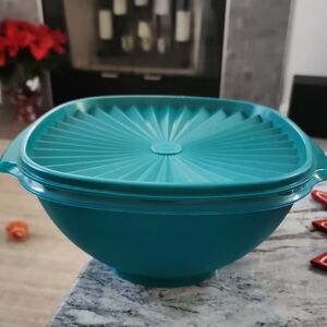 Tupperware Servalier Bowl W/ Sunburst Lid